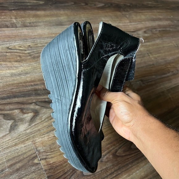 Fly London Yeay Peep Toe leather wedge - Picture 6 of 11